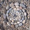 Лабиринт из камней на песке